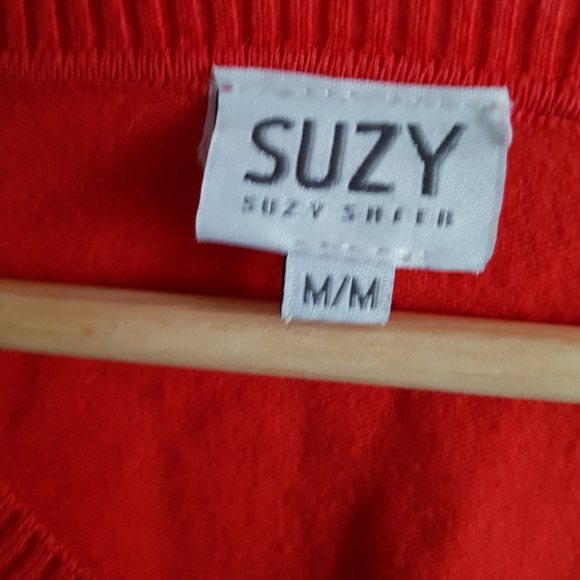 Curve Fitted Vneck Long Sleeve Top - Picture 4 of 6